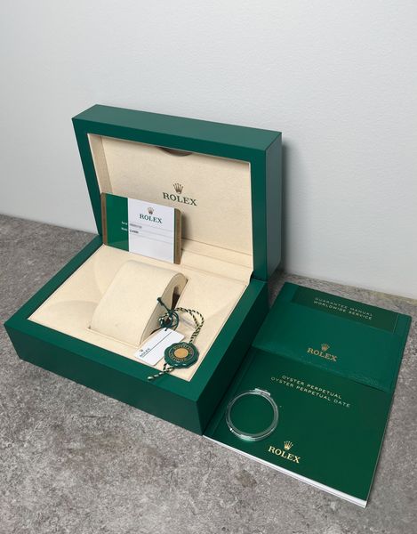 Rolex Oyster Perpetual 114300